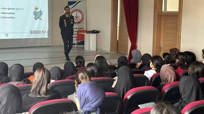 Ağrı'da öğrenci ve velilere siber güvenlik seminerleri düzenlendi İhlas Haber Ajansı