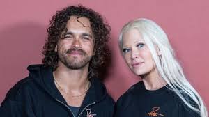 Fanit jonottivat Lindaa ja Peteä