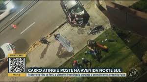 Motorista bate carro em poste na Avenida Norte-Sul, em Campinas