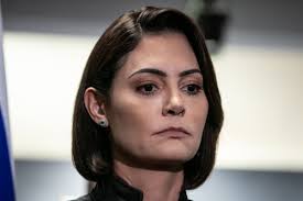 Michelle volta a criticar aliança com Ciro Gomes e resgata vídeo em que ele chama Bolsonaro de 'jumento'