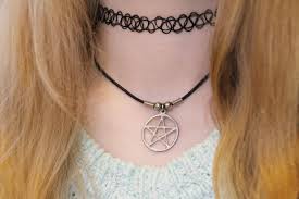 Resultado de imagem para tattoo choker