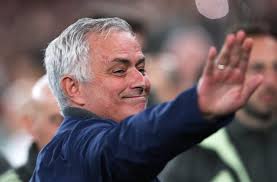 José Mourinho mal chegou ao Real Madrid e já quer demitir 2 atletas