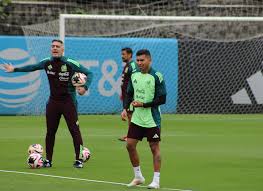 Orbelín Pineda es titular en el triunfo del AEK Atenas