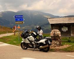 Immagine di Motociclista sul Monte Baldo