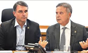 Coordenador da campanha de Flávio Bolsonaro, Rogério Marinho vira alvo de 'fogo amigo' no PL após viagem do senador aos EUA