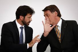 Ex-ministro de Bolsonaro está com as contas bloqueadas por dívida com Felipe Neto