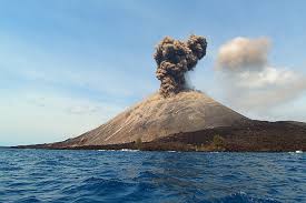 Hasil gambar untuk GAMBAR GUNUNG KRAKATAU