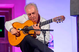 El pleno de la Diputación aprueba conceder la Medalla de Oro de la Provincia de Sevilla al guitarrista mairenero Antonio Carrión