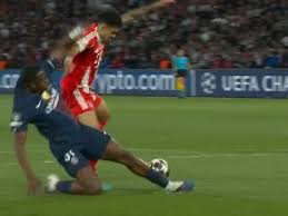 (VIDEO) El penal de Pacho hacia Luis Díaz para el gol del Bayern