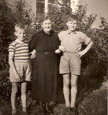 Margarete LANGE mit den Enkeln Eckart und Klaus HARNISCH - Photo ...