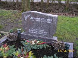 Grab von Arnold Harms (19.07.1932-17.08.1998), Friedhof Loppersum