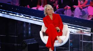 Amici 25, le anticipazioni di sabato 2 maggio: chi sarà eliminato e chi va in semifinale. Le sfide, gli ospiti e il ballottaggio finale