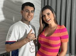 Após gravar conteúdo com filho, Andressa Urach defende: "Homem de verdade"
