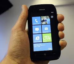 Bán điện thọai Lumia 710 màu đen nguyên zin