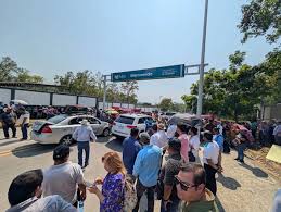 CNTE bloquea acceso del aeropuerto de Palenque; demandan mesa con Sheinbaum