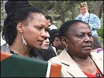Lisa Simone and Miriam Makeba. The singer&#39;s daughter Lisa and South African singer Miriam Makeba were present - _39140621_simonemakeba_ap_story203