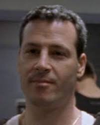Mario Seggio [1] (prisioneiro 95S???) é um personagem de Oz interpretado por Todd Alan Etelson. - Mario_Seggio