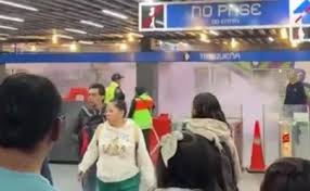 Cortocircuito llena de humo la estación Tasqueña de la línea 2 del Metro