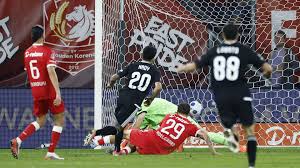 FC Twente komt kort moment van verslapping niet te boven en lijdt onnodige nederlaag tegen Qarabag