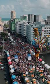 Carnaval cresce em diversas cidades e deve atrair mais de 65 milhões de foliões neste ano