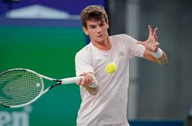 Gana Rafa Jódar a Medvedev y habrá final española en Shanghái ante Davidovich