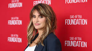 Penélope Cruz looks decades younger in latest appearance