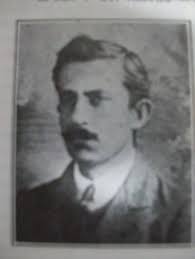 Maras doğumluymuş ismi Arshag Chorbajıan.Babası Haji Giragoss Chorbajıanmıs.1907 yılında Beyrut Amerikan Üniversitesınde eczacılıktan mezun olmuş. - Vural_Demir_1604660_680464708665223_599130137_n