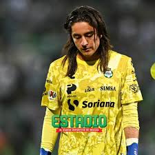 ¿Cuántos torneos lleva Carlos Acevedo siendo el portero más goleado de la Liga MX?