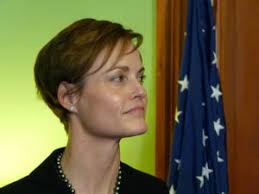 Elizabeth Miller, the commissioner designee for the Department of Public Service. Shumlin told reporters that he deliberately chose Miller because she has ... - shumlinmiller2edt