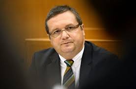 Ex-Ministerpräsident Stefan Mappus (CDU) vor dem EnBW-Untersuchungsausschuss - mit neuer Frisur und neuer Brille.Foto: dpa - media.media.75f906c1-b6f6-4515-9341-43c726ee1c65.normalized