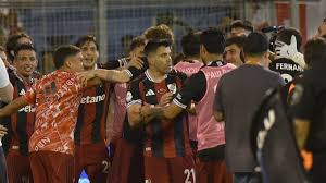 ¡Escándalo! Balboa escupe a Acuña en River vs. Racing por Copa Argentina