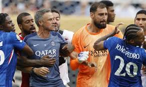 Gifle de Luis Enrique, carton rouge de João Neves : le PSG a complètement craqué contre Chelsea !
