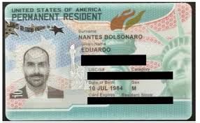 Eduardo Bolsonaro: entenda o que muda para o ex-deputado após concessão de Green Card pelo governo Trump
