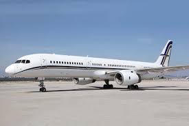 A partir de hoje, um Boeing 757 VIP começa a transportar Guns N’ Roses pelo Brasil; veja como é o interior do jato