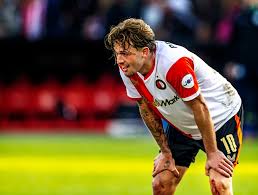 LIVE eredivisie | Robin van Persie passeert Raheem Sterling, Luciano Valente en Anis Hadj Moussa op tijd fit voor duel met NEC