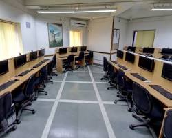 Image of IIHMR University computer lab