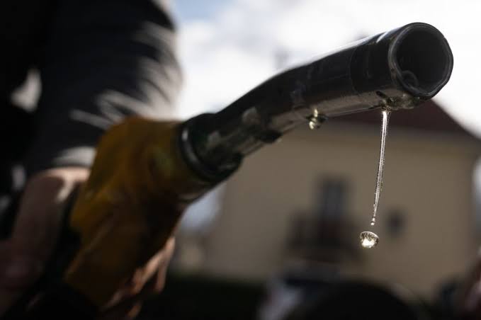 Oil prices fall for third day as Oman-Iran talks raise hopes for Hormuz reopening; Brent drops 2.5% to $86.38, WTI 2.2% to $80.53