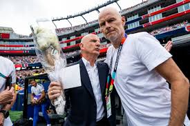 Le sélectionneur norvégien dépose des fleurs pour Didier Deschamps - Mondial 2026 - Gr. I - Norvège-France