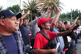 Jubilados de Pemex en NL se suman a marcha nacional contra recorte a 'pensiones doradas'