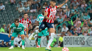 Este jugador de Chivas tiene las horas contadas