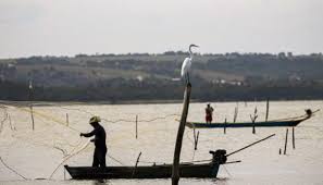 A mudança de fase da lua que traz calmaria para o mar da Baixada Santista e melhora a rotina de quem pesca na nossa região