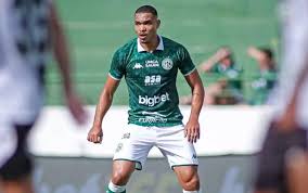 Vila Nova traz substituto para Breno Bora, zagueiro se machucou no domingo