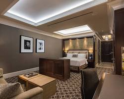 Image of luxurious hotel room in Houston