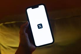 Rede X volta a funcionar após interrupção nos EUA e no Reino Unido, segundo o Downdetector