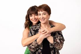 Com Nívea Maria e Regiane Alves, e direção de Pedro Neschling, ‘Querida Mamãe’ estreia dia 7 de agosto no Teatro Renaissance