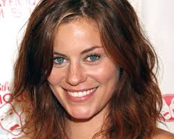 The Vampire Diaries has cast a face very familiar to The CW viewers — Cassidy Freeman (aka Smallville&#39;s Tess Mercer) — in a mysterious and ... - cassidy-freeman-300120113130632