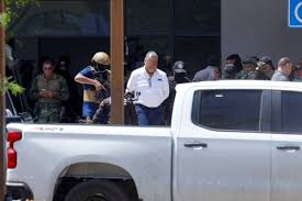 Por los delitos de desaparición de personas, robo de vehículo y asociación delictuosa, fue detenido el exdirector de la Policía Municipal de Mexicali, Pedro Ariel “N”