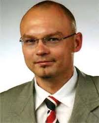 <b>Dirk Spengler</b> ist NLP-Trainer und seit vielen Jahren als Verkaufstrainer <b>...</b> - dirk-spengler