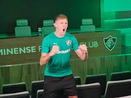 Castillo analisa primeiro mês de Fluminense e se emociona ao falar do pai: "Meu ídolo na vida"