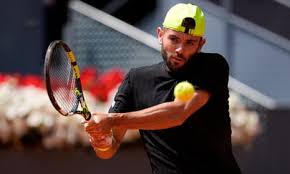Dimitrov Defeats Fearnley at Madrid Open Amidst Power Outage